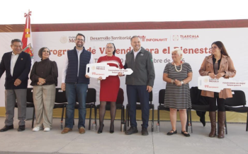 Infonavit entrega viviendas a derechohabientes de Tlaxcala